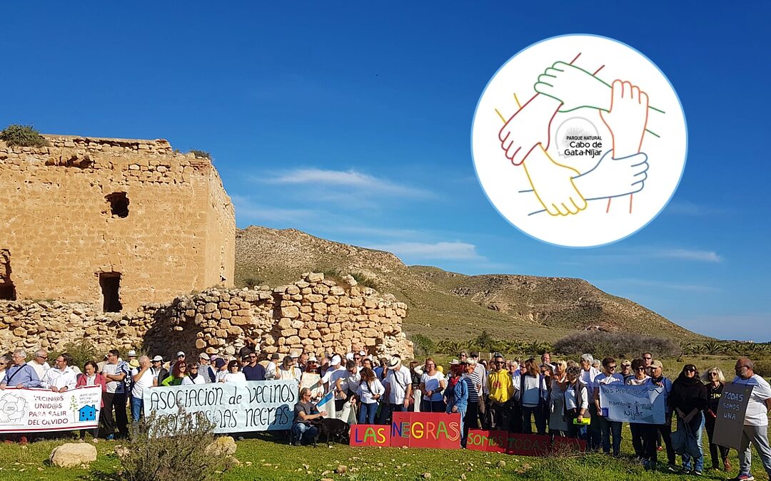 La Coordinadora de Asociaciones de los Pueblos del Parque Natural Cabo de Gata-Níjar se presenta con una multitudinaria concentración en la Torre de los Alumbres